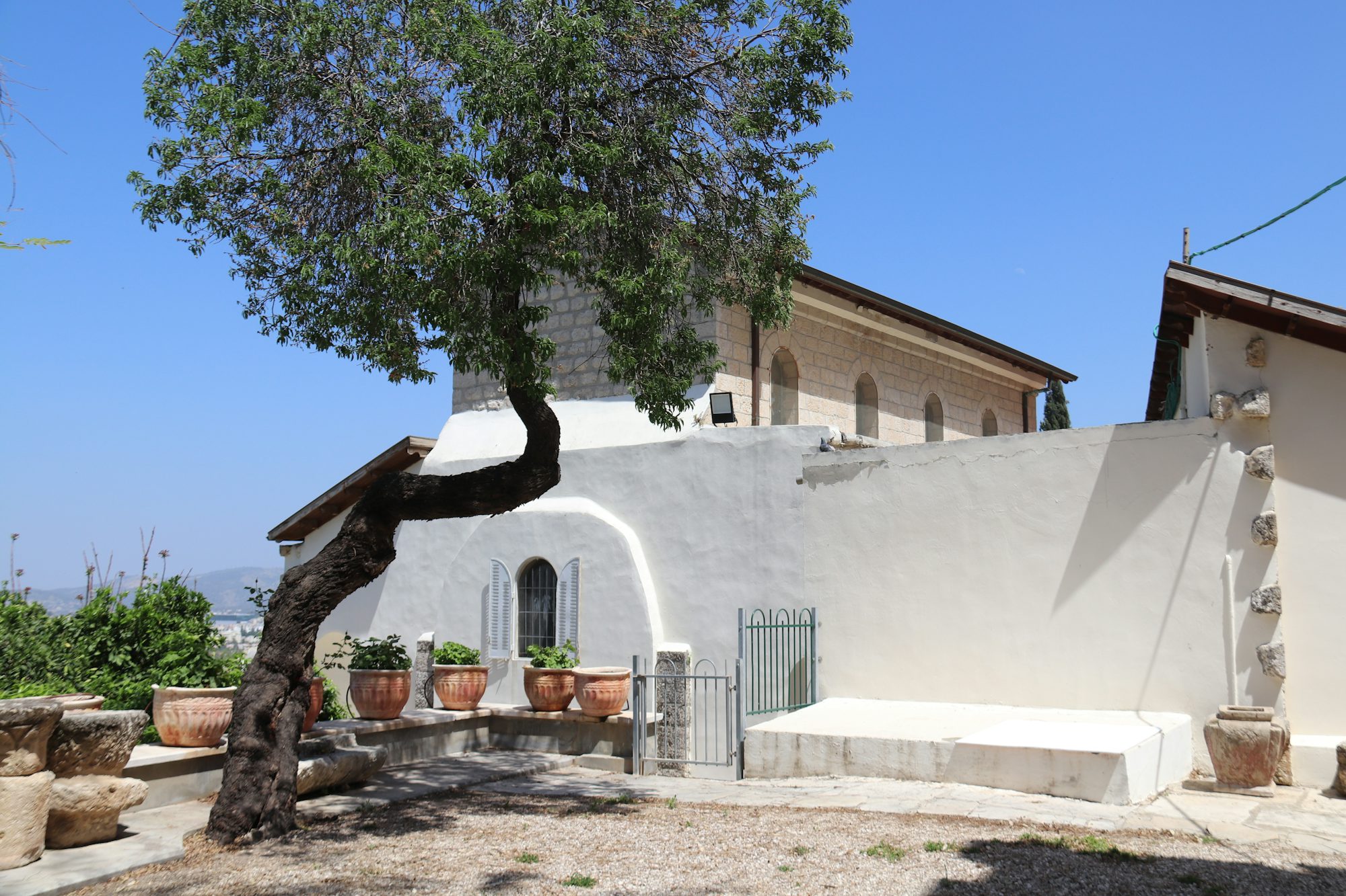 Exploring the Allure of Mediterranean Villas: A Coastal Dream post thumbnail image